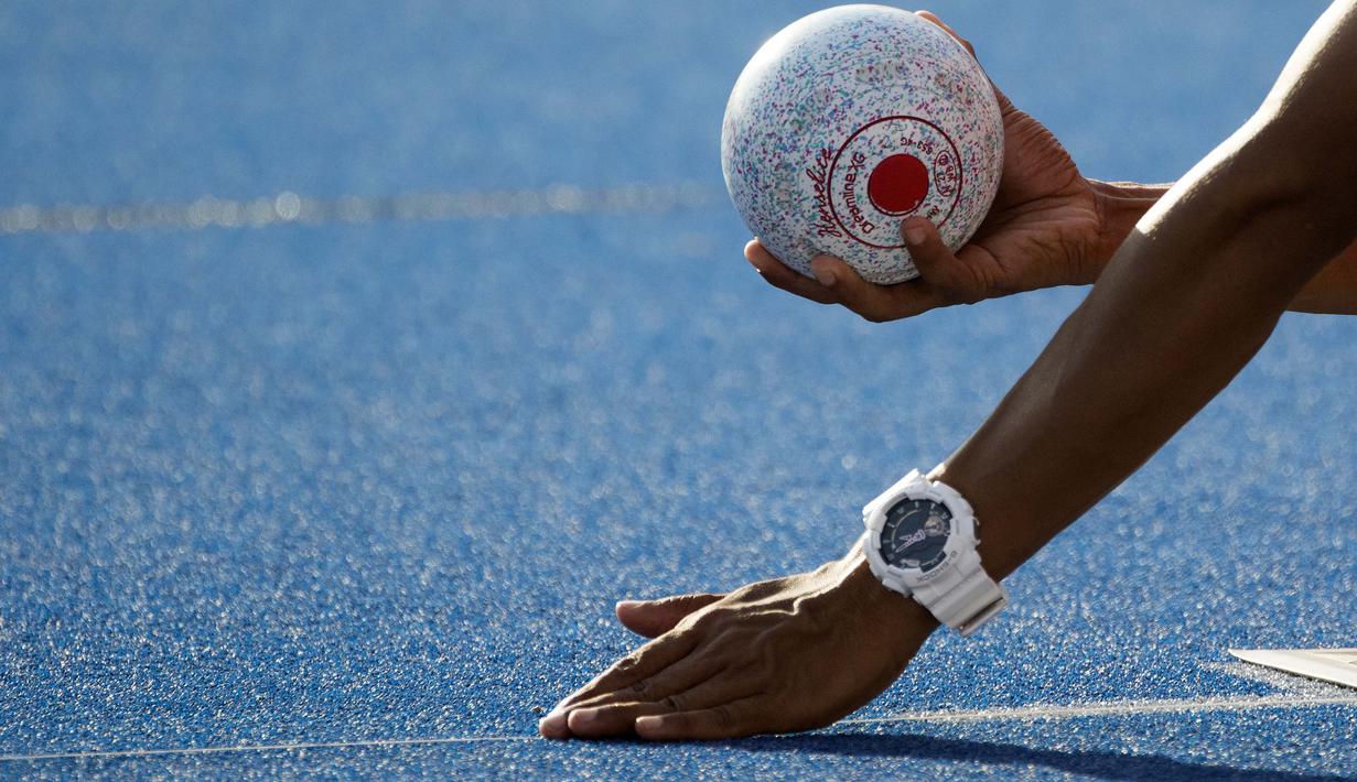 Kacung atlet Lawnball Indonesia bertanding di nomor B2 Open Single's pada Asian Para Games 2018 di Stadion Hockey, Gelora Bung Karno Jakarta, Senin (8/10/2018).  (Bola.com/Peksi Cahyo)