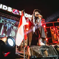 Tahun ini menjadi Ramadan pertama vokalis Kotak Tantri setelah memutuskan berhijab. Banyak umat muslim fokus menjalannkan ibadah puasa dengan mengurangi kegiatannya. (Instagram/tantrisyalindri)