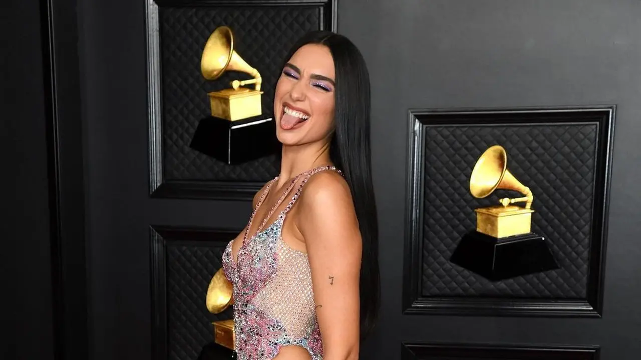 Makna Simbol Kupu-Kupu pada Gaun Versace Dua Lipa di Grammy Awards
