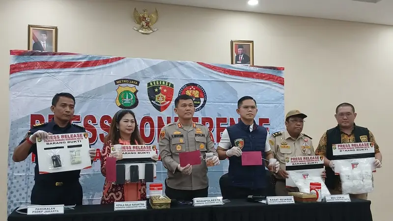 Polres Bandara Soekarno Hatta (Soetta) Tangerang, Banten mengagalkan upaya penyelundupan 125 ribu ekor benih lobster lintas negara melalui kargo.