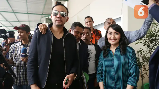 [Bintang] Tessa Kaunang dan Sandy Tumiwa