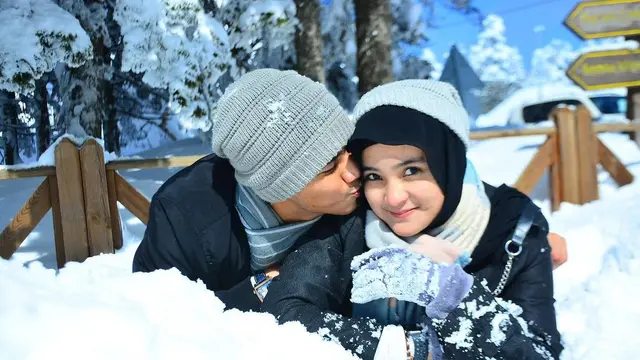6 Momen Bulan Madu Ridho DA dan Istri ke Turki, Romantis Nikmati Salju