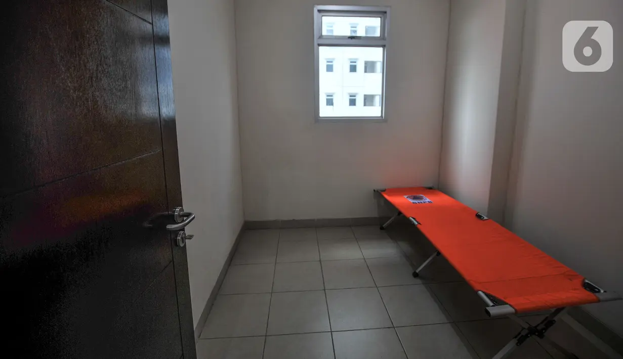 Kondisi salah satu unit yang telah disiapkan untuk tempat isolasi pasien COVID-19 di Rusun Nagrak, Cilincing, Jakarta Utara, Selasa (15/6/2021). Pemprov DKI Jakarta menyiapkan Rusun Nagrak sebagai tempat isolasi pasien COVID-19. (merdeka.com/Iqbal S. Nugroho)