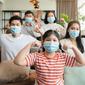 Ilustrasi menghindari keluarga dari virus di udara. (Foto: Shutterstock)