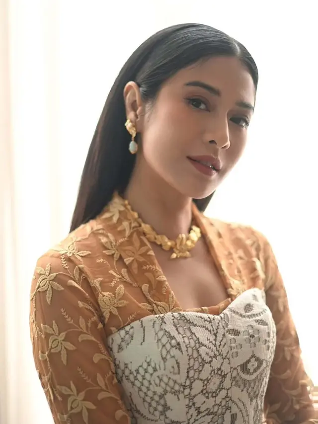 Pesona Dian Sastrowardoyo Tampil Anggun dalam Kebaya, Kartini Masa Kini yang Menginspirasi