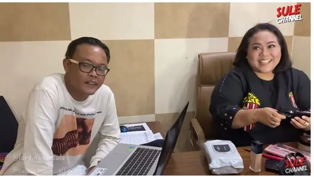 Kedatangan Sule ini bersamaan dengan syuting acara program televisi mereka.