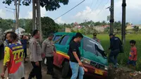 Misteri Mayat Lelaki Tua Dalam Angkot Jurusan Majalaya-Gede Bage yang Terperosok di Garut