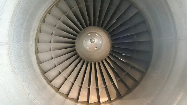 Ngeri, Lembaran Logam Mesin Pesawat Boeing Milik Southwest Airlines Terlepas di Udara