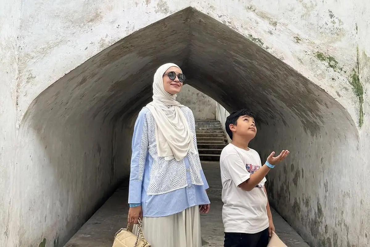 [Fimela] Shireen Sungkar dan Anaknya