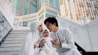 Umrah Bareng Anak, 5 Potret Kebahagiaan Anisa Rahma dan Suami Ramadan di Tanah Suci