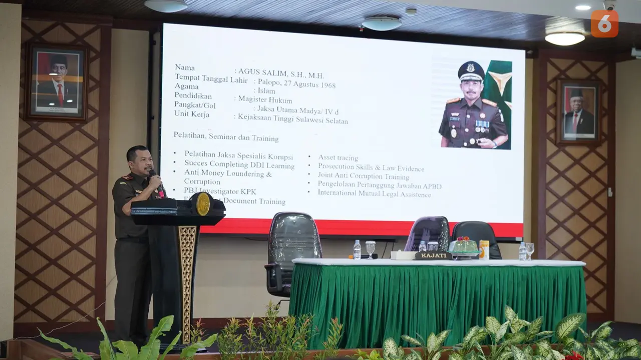 Kajati Sulsel, Agus Salim menjadi pembicara dalam seminar hukum bertema kejahatan perbankan. (Liputan6.com/Eka Hakim)