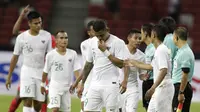 Striker Timnas Indonesia, Beto Goncalves, tampak kecewa usai dikalahkan Singapura pada laga Piala AFF di Stadion Nasional, Singapura, Jumat (9/11). Singapura menang 1-0 atas Indonesia. (Bola.com/M. Iqbal Ichsan)