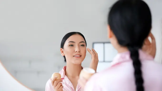 Cara Mencerahkan Wajah dan Hilangkan Bekas Jerawat, Viral di Tiktok Hanya dengan Skincare di Bawah 100 Ribu