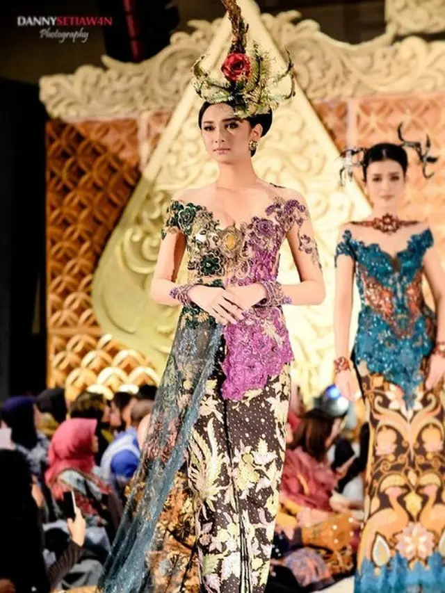 7 Pesona Bella Putri Ekasandra saat Menggunakan Kebaya, Menawan