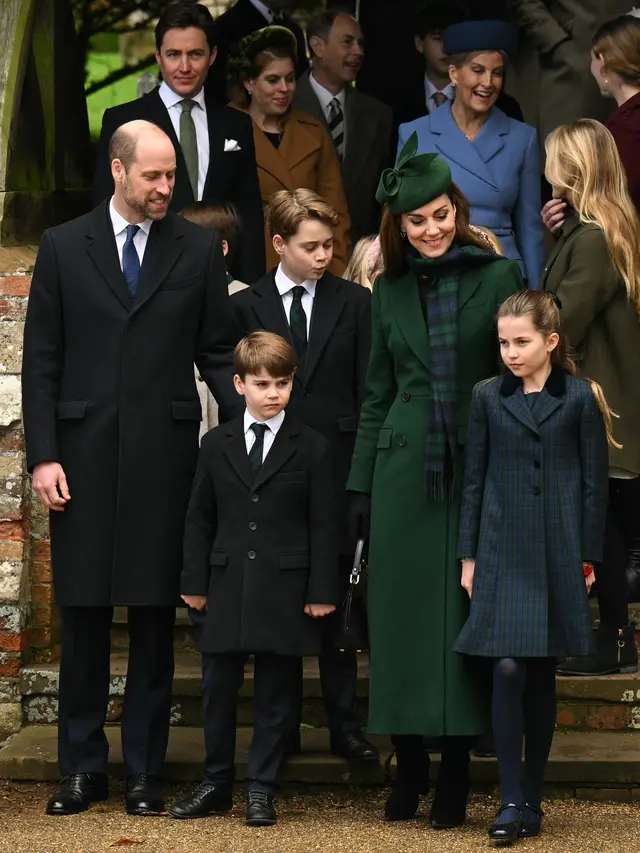 Kate Middleton Tampil Serba Hijau Zamrud di Acara Natal Kerajaan Inggris, Sosok Putri Charlotte Curi Perhatian
