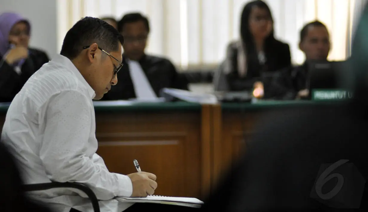 Majelis Hakim Pengadilan Tipikor menjatuhkan vonis 8 tahun penjara dan denda Rp 300 juta subsider tiga bulan kurungan kepada mantan Ketum Demokrat, Anas Urbaningrum, Jakarta, (24/9/14). (Liputan6.com/Miftahul Hayat)