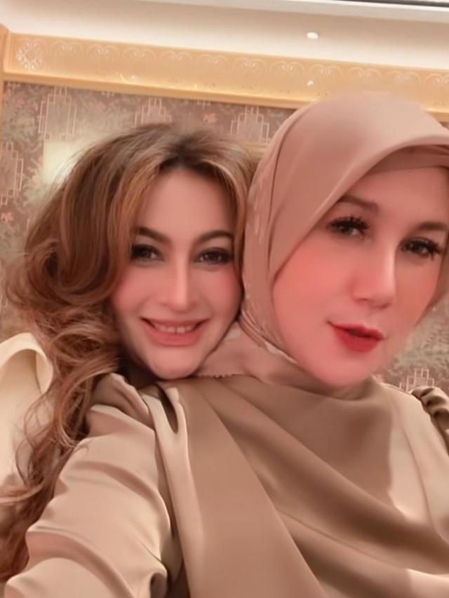 5 Potret Reunian Marini Zumarnis dan Diana Pungky Sang Ratu Sinetron Era 90-an, Bestie Awet Muda (credit: instagram.com/marinizumarnisreal).
