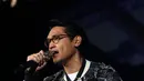 Afgan sempat berkolaborasi dengan Kunto Aji dan Angga Malik D'Essentials mereka bertiga membawakan lagu dari boyband legendaris Backstreet Boys. (Andy Masela/Bintang.com)