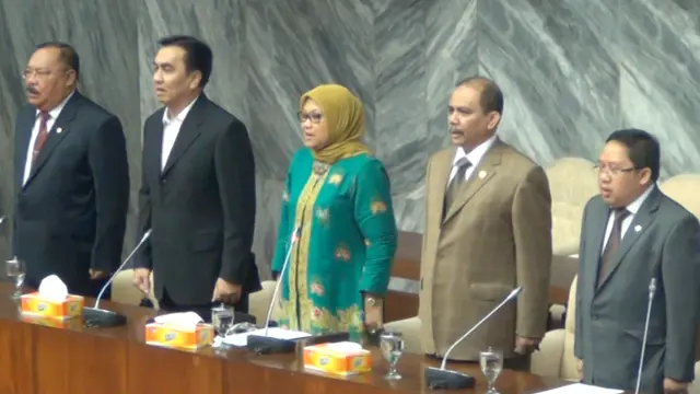 Paripurna DPR Tandingan Tunjuk Pimpinan Sementara