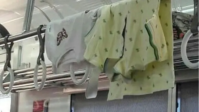 6 Kelakuan Nyeleneh Penumpang KRL, Cuma Indonesia yang Punya