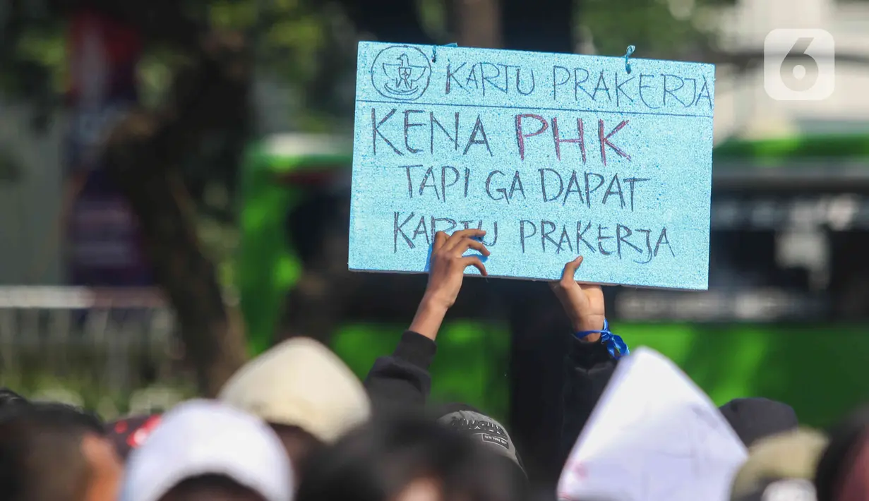 Massa yang tergabung dalam Barisan Masyarakat Anti Korupsi, Kolusi dan Nepotisme (BASMI KKN) melakukan aksi unjuk rasa di kawasan Patung Kuda, Jakarta, Jumat (27/5/2022). Mereka juga menuntut pemerintah untuk menyelesaikan kasus pemberian fasilitas ekspor Crude Palm Oil (CPO). (Liputan6.com/Herman Zakharia)