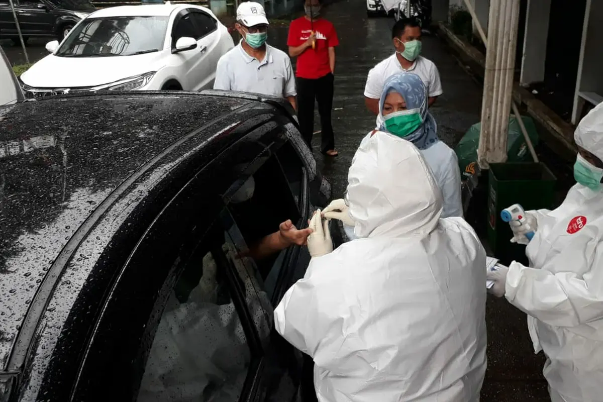 Rapid test virus corona Covid-19 di GOR Bogor secara drive thru