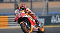 Pebalap Repsol Honda, Marc Marquez, menjadi pebalap tercepat pada hari kedua tes pramusim MotoGP di Sirkuit Buriram, Thailand, Sabtu (17/2/2018). (Bola.com / Muhammad Wirawan Kusuma)