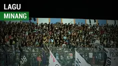 Berita video aksi suporter Persela Lamongan, LA Mania, dengan chant bernada lagu Minang, Tak Tun Tuang. Seperti apa chant tersebut?
