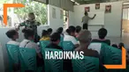 Sebagian orang tua dan remaja putus sekolah secara sukarela belajar membaca di perbatasan Indonesia dan Timor Leste. Berikut cerita mereka.