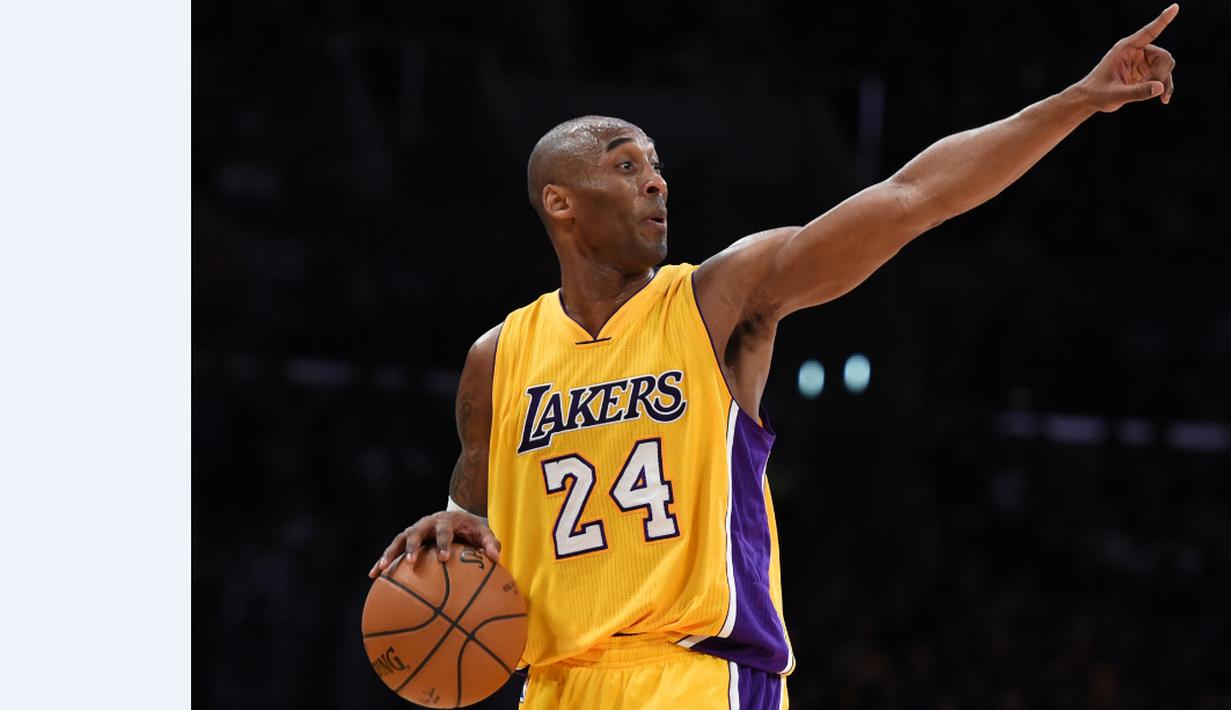 Aksi Kobe Bryant saat pertandingan LA Lakers melawan Memphis Grizzlies dalam laga basket NBA di Staples Center, Los Angeles, California, AS, (2/1/2015). (AFP/Mark Ralston)