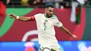 Pemain Aljazira, Riyad Mahrez mencetak gol ke gawang Sudan dalam laga Grup E Piala Afrika 2025 di Moulay Hassan Stadium, Rabat, Maroko, Rabu (24/12/2025) malam waktu setempat. (Bola.com/Gabriel Bouys)