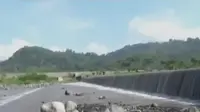 Warga berharap pemerintah membangun jembatan di atas Sungai Rejali.