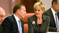 Menlu Australia Julie Bishop  (kanan) dan Perdana Menteri Tony Abbott (kiri). (ABC News)