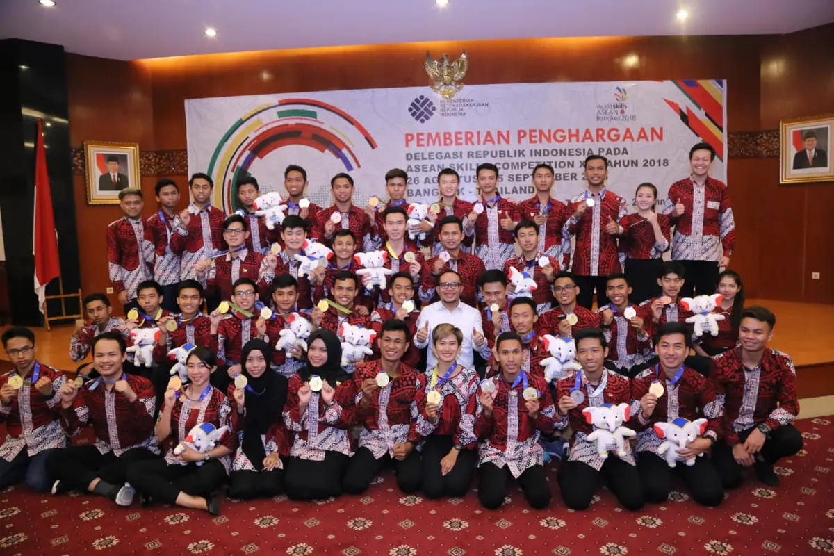 Hanif Dhakiri dan peraih medali ASC.