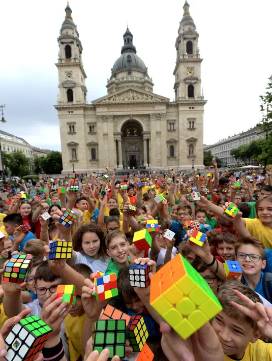 Saat ini ada lebih dari 500 juta kopi Kubus Rubik telah terjual di dunia. Angka ini belum termasuk yang palsu. (Ferenc ISZA/AFP)