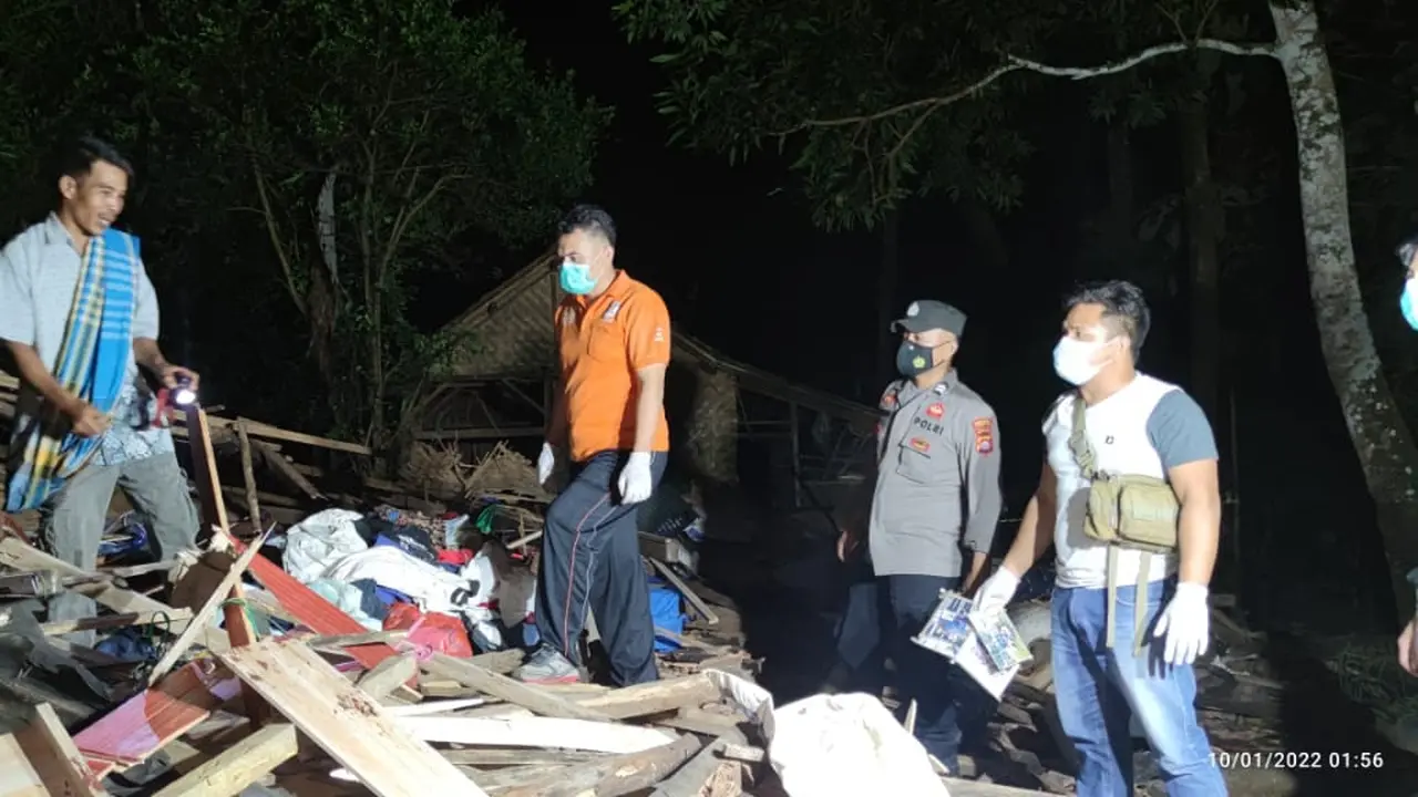 Sebuah Ledakan Menghancurkan Rumah Di Kabupaten Pandeglang, Banten. (Seninl, 10/01/2022). (Dokumentasi Polda Banten.