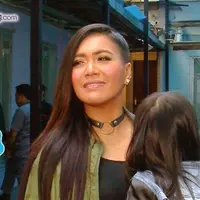 Anak Denada, Shakira Aurum tidak cepat dekat dengan orang asing. Tetapi saat pertama kali bertemu dengan Ihsan, Shakira langsung bisa diajak bercanda