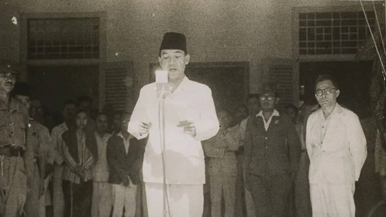 Bung Karno saat  membacakan Proklamasi Kemerdekaan Indonesia pada 17 Agustus 1945. (Istimewa)