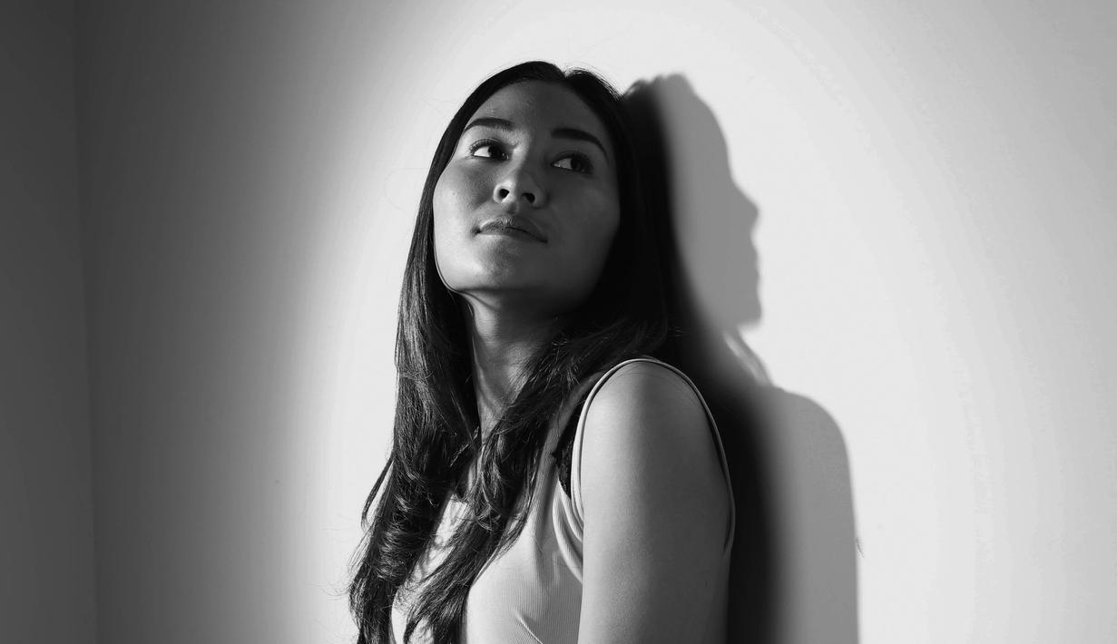 Fisioterapi PBR, Adinda Pricilla tampil mempesona saat pemotretan sebagai icon Sport Seleb minggu ini di Bola.com (10/12/2015). (Bola.com/Nicklas Hanoatubun)