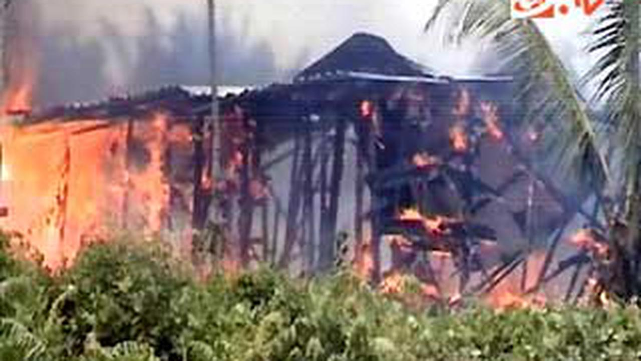 Warga Bakar Puluhan Mess Perusahaan Sawit