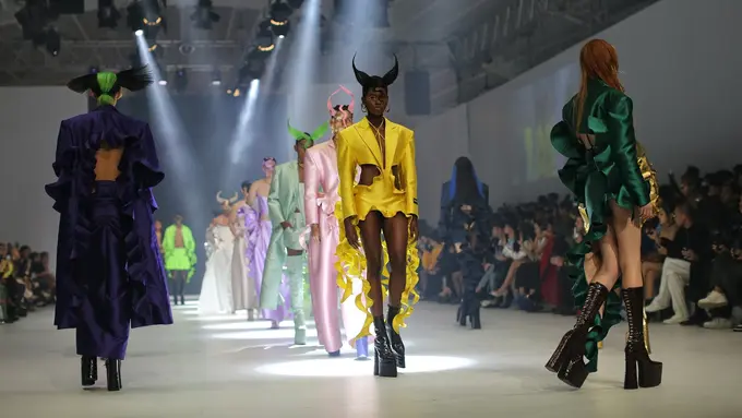 Harry Halim Tampilkan Koleksi Punk Couture yang Mendobrak Batasan Gender di Jakarta Fashion Week 2023