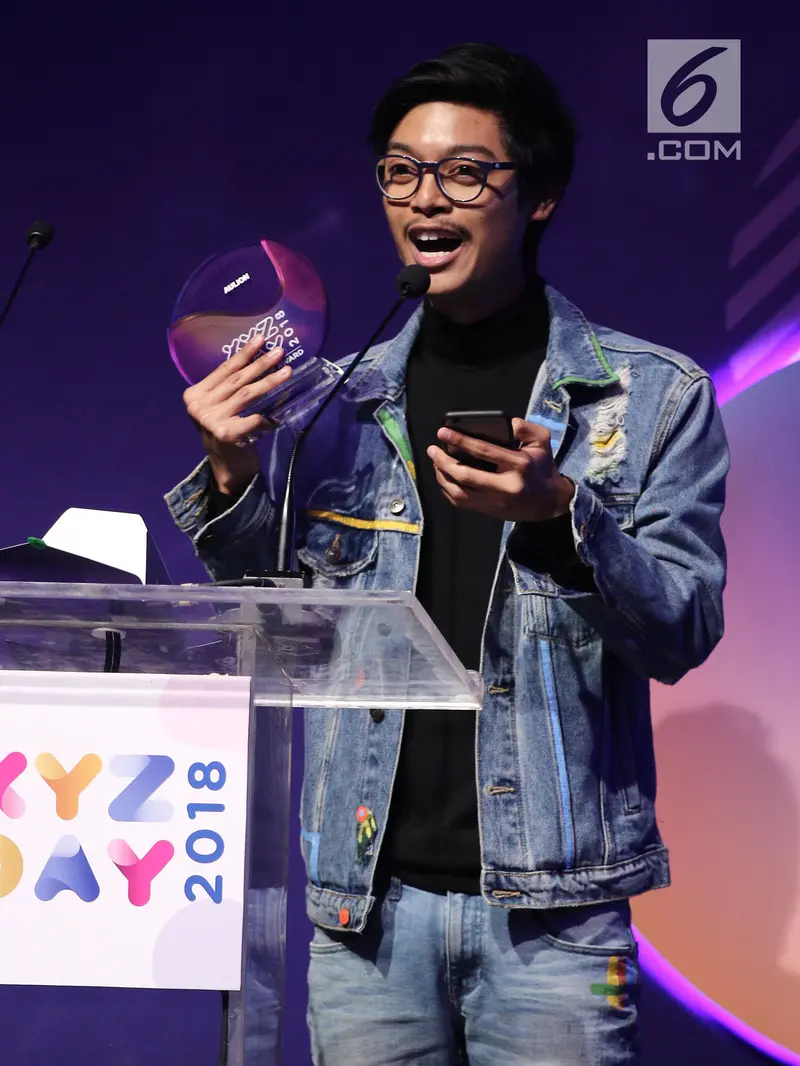 Ekspresi Konten Kreator Aulion Saat Menerima Penghargaan di XYZ Day 2018