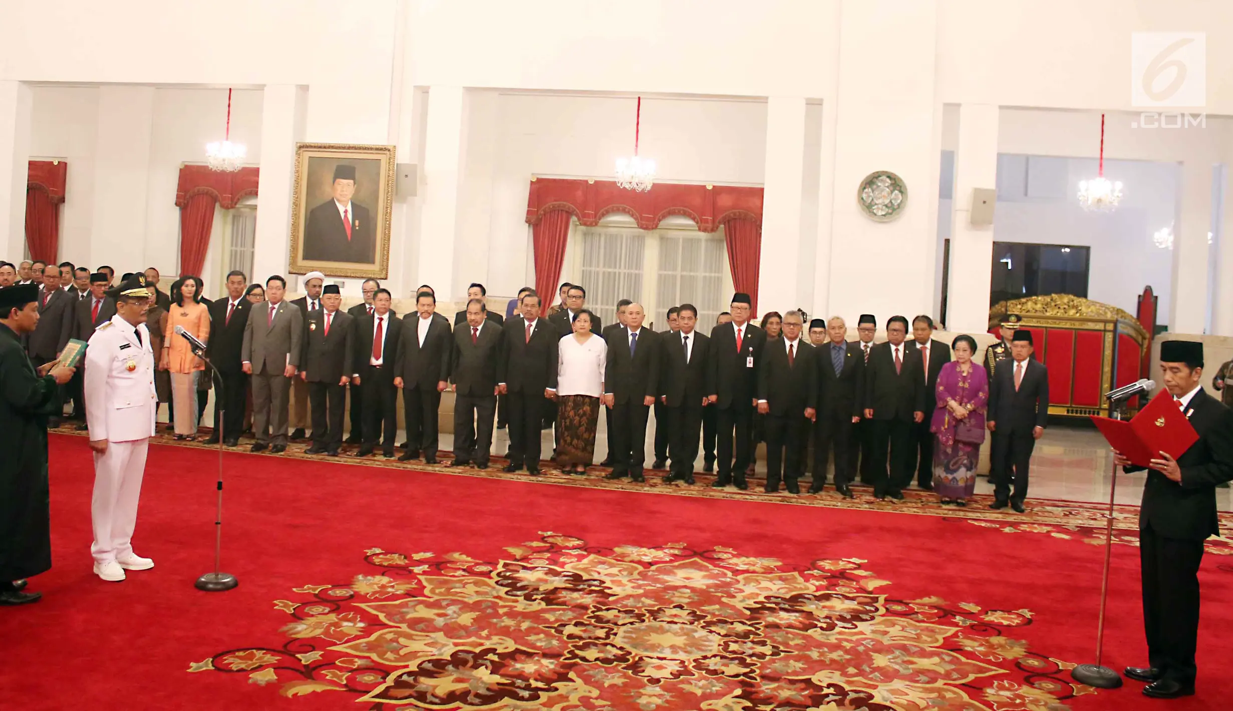 Dilantik Presiden Jokowi, Djarot Resmi Jabat Gubernur DKI Jakarta ...
