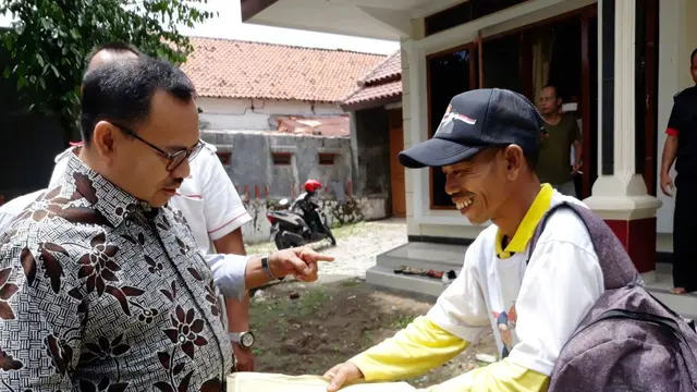 Demi bertemu Sudirman Said, pria asal Jepara ini bersepeda 200 KM (Liputan6.com/ Fajar Eko Nugroho)