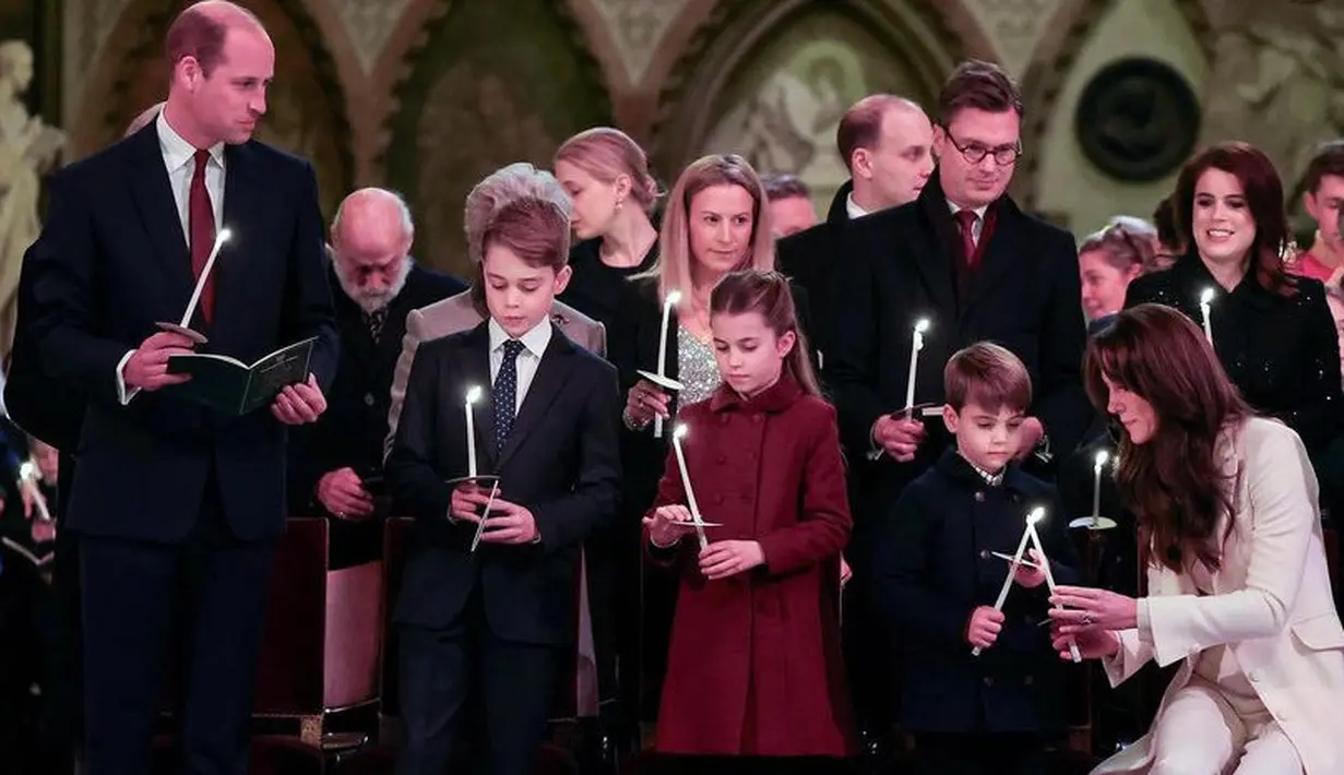 <p>Dress maroon dipadukan legging hitam seperti yang dikenakan Princess Charlotte bisa jadi inspirasi busana untuk si kecil. [@princeandprincessofwales]</p>