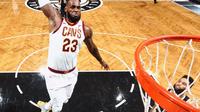 LeBron James mencetak triple-double saat Cleveland Cavaliers kalah 107-112 dari Brooklyn Nets, Kamis (26/10/2017) pagi WIB).