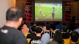 Suasana Roaring Night Liga Inggris 2023/2024 antara Chelsea melawan West Ham di Hotel Ibis Tanah Abang, Jakarta, Minggu (05/05/2024). (Bola.com/Bagaskara lazuardi)