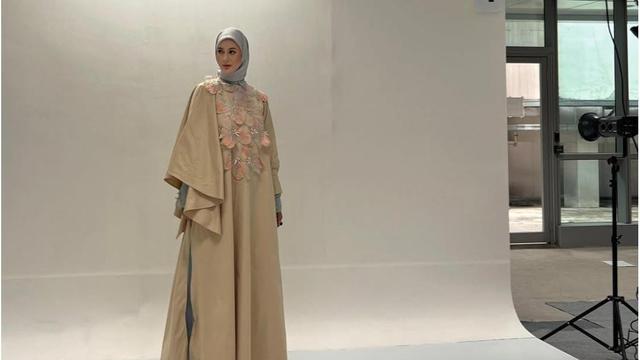 Potet Paula Verhoeven di Jakarta Fashion Week 2025 (credit: https://www.instagram.com/paula_verhoeven/)