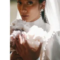 Tara Basro tampil anggun dengan gaun pengantin putih satin di hari pernikahannya (Foto: instagram/tarabasro)