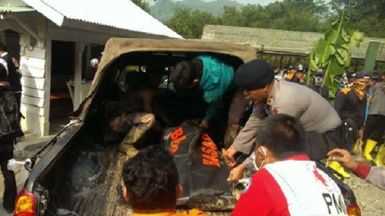 20151029-Penambang Korban Longsor-Bogor